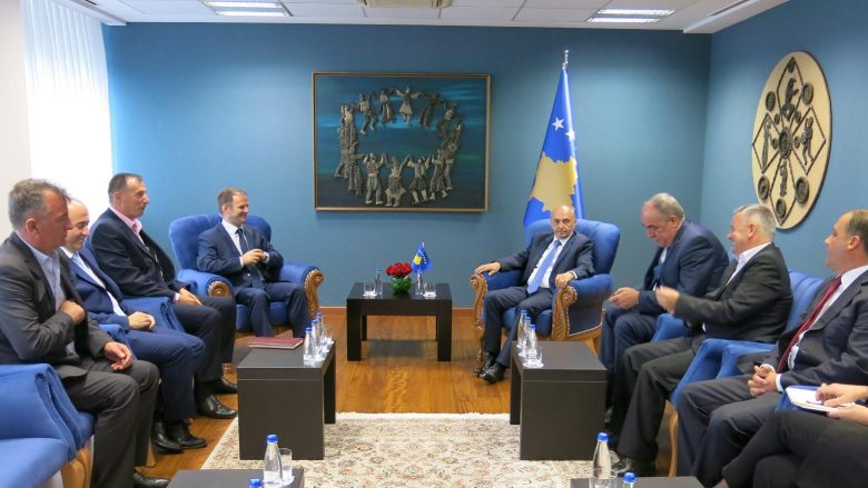 Mustafa diskuton për Demarkacionin me kryetarët e komunave të Pejës, Deçanit, Istogut dhe Junikut