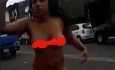 Vajza e droguar zhvishet në rrugë dhe u hipën sipër makinave (Video)