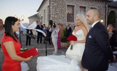 Big Basta dedikim të veçantë Vesës për një vjetorin e martesës (Foto)