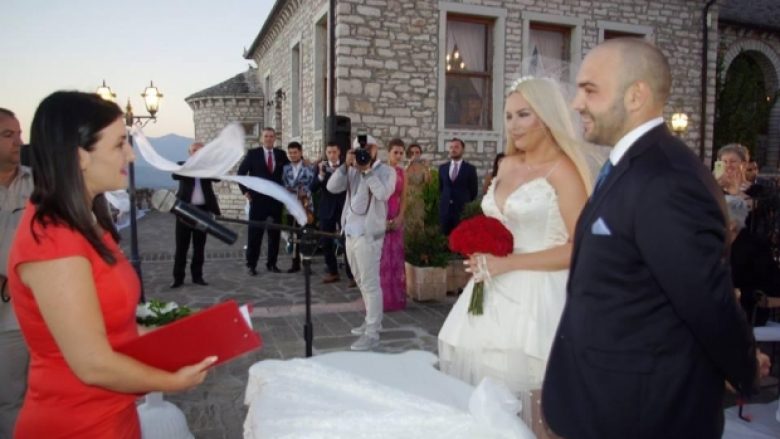 Big Basta dedikim të veçantë Vesës për një vjetorin e martesës (Foto)