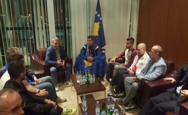 Kryeparlamentari Veseli premton mijëra euro për Përfaqësuesen e Kosovës