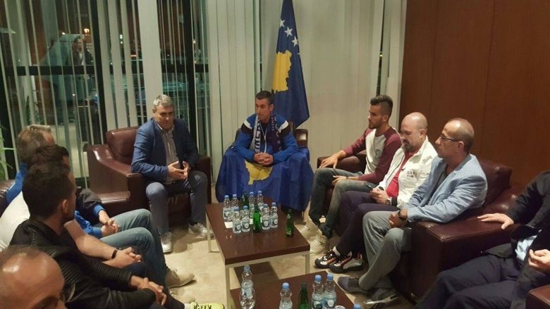 Kryeparlamentari Veseli premton mijëra euro për Përfaqësuesen e Kosovës