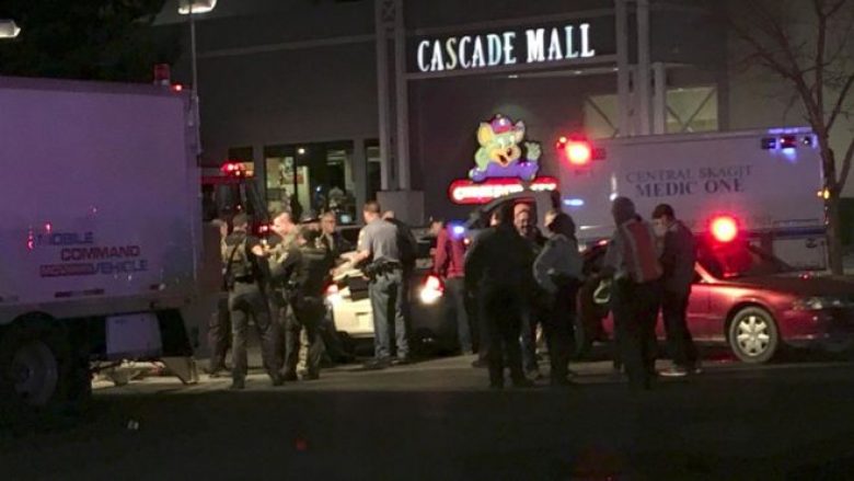 Tmerr në një qendër tregtare në SHBA, vriten tri gra (Foto)