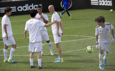 Zidane mes djalit dhe portierit të Milanit