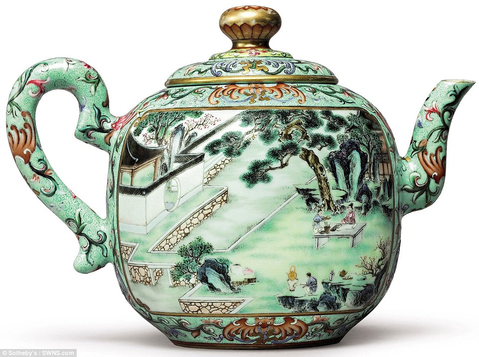Çajniku i lashtë kinez shitet ne ankand dhjete here me shtrenjte se qe pritej foto 2