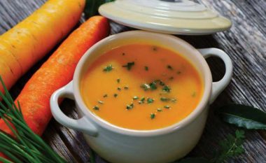 Supë me karota dhe portokall