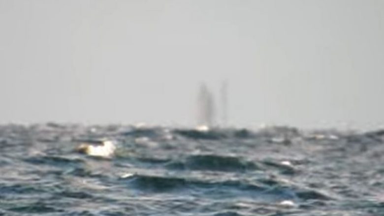 Filmohet “anija fantazmë” duke lundruar, autori i videos mbet i shokuar me atë çfarë kishte parë (Foto/Video)