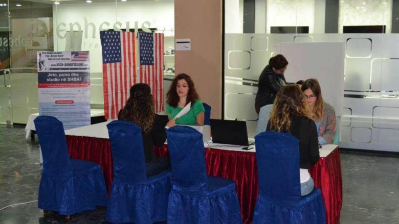 Kosovarët mund të aplikojnë për Green Card deri më 7 nëntor, interesim i madh për të shkuar në SHBA