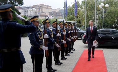 Thaçi pranoi kredencialet e ambasadorit të parë rezident të Suedisë në Kosovë