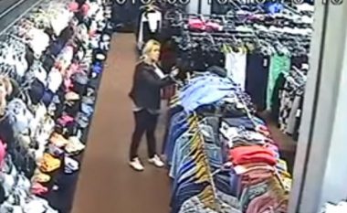 Momenti kur serbja vjedh telefonin mobil në butik (Video)