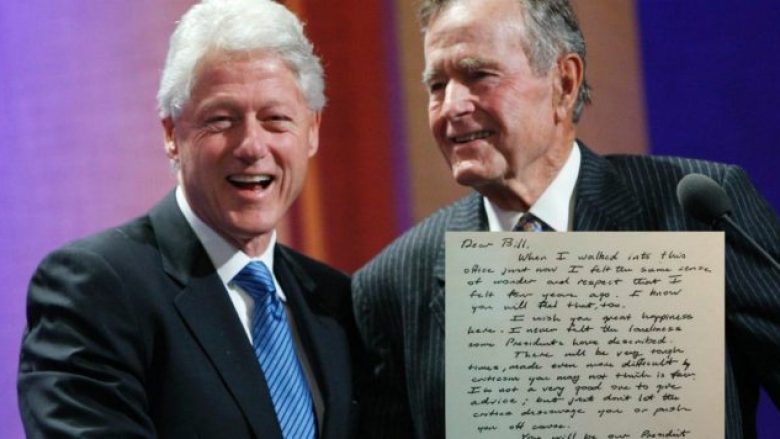 Presidencialet në SHBA: Letra e Bush për Clinton-in, një leksion si të pranosh humbjen me dinjitet