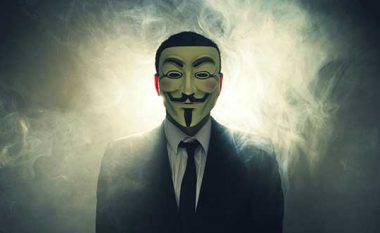 Lufta kibernetike: Këta janë 10 hacker-at më të kërkuar nga FBI (Foto)