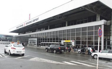 Dramë në aeroportin e Beogradit: Policia gjen 10 granata dore dhe një minë (Foto)