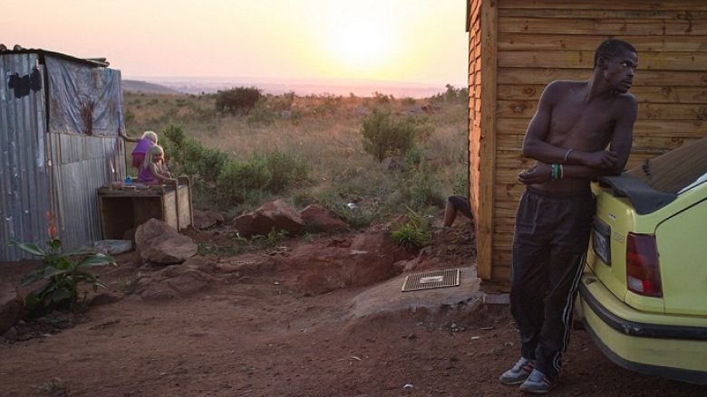 Ironi e fatit: Të bardhët në Afrikë sot jetojnë si skllevërit dikur (Foto)