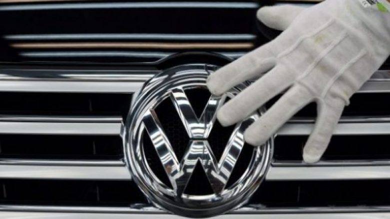 Volkswagen paguan 14.7 miliardë dollarë për mashtrimin me lëshimin e gazrave