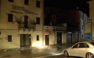 Panik dhe britma, momente nga tërmeti që tronditi Italinë (Video)