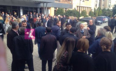 Mitrovicasit protestojnë, kërkojnë lirimin e Nehat Thaçit