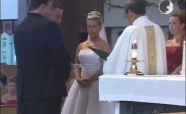 Nusja dhe dhëndri po bëheshin gati të martoheshin, por në atë moment ndodh diqka e pabesueshme (Video)