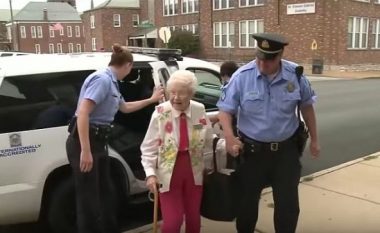 Gjyshja 102-vjeçe ëndërronte që një ditë ta arrestojnë, policia ia plotëson dëshirën (Video)