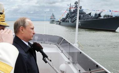 Putin, zyrtarëve rusë: Sillni të afërmit tuaj në “mëmëdhe”!