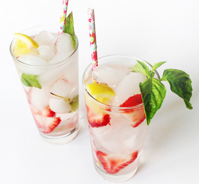 4-detox-water-recipes-that-will-give-you-a-flatter-stomach-2016233