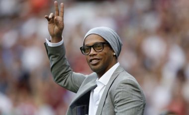 Kjo nuk do t’i pëlqejë tifozëve të Barcës, Ronaldinho anuloi shkuarjen në Camp Nou për diçka të pakuptimtë (Foto)