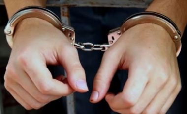 Rrahje në mes tri femrave në Pejë, arrestohen dy prej tyre