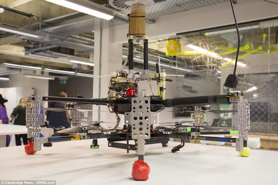 brenda-laboratorit-ku-punohen-dronet-qe-do-te-sherbejne-per-dergimin-e-mallrave-foto-2
