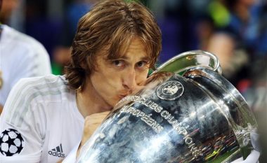 Zyrtare: Modric rinovon me Realin