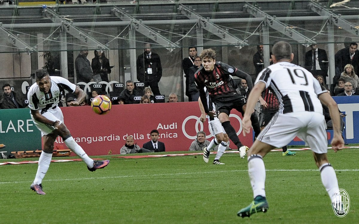Momenti kur Locatelli gjuajti drejtë portës së Buffonit për të shënuar golin e fitores.