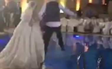 Dasma për pak u kthye në tragjedi, pasi nusja gati u mbyt në pishinë (Video)