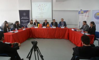Në Universitetin e Tetovës u mbajt debat për proceset eurointegruese