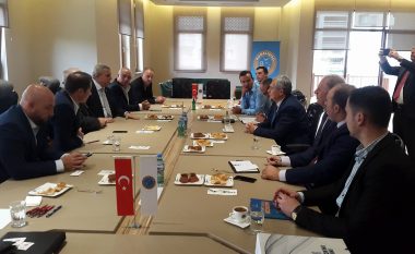 Zëvendësministri Kastrati i fton turqit të investojnë në Kosovë
