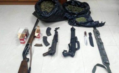 Tritol, armë dhe drogë, tre të arrestuar (Video)