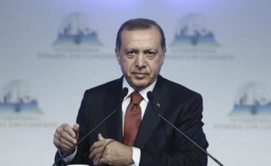 Erdogani i shqetësuar se pse turqit nuk po lexojnë: Me mendjet që i marrim borxh s’arrijmë askund!