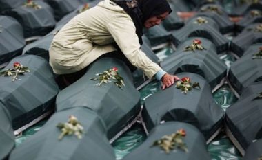 Holanda mohon përgjegjësinë për masakrën e Srebrenicës