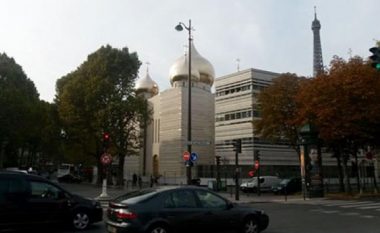 Parisi përuron kishën ortodokse mes tensioneve diplomatike, mungon Putin