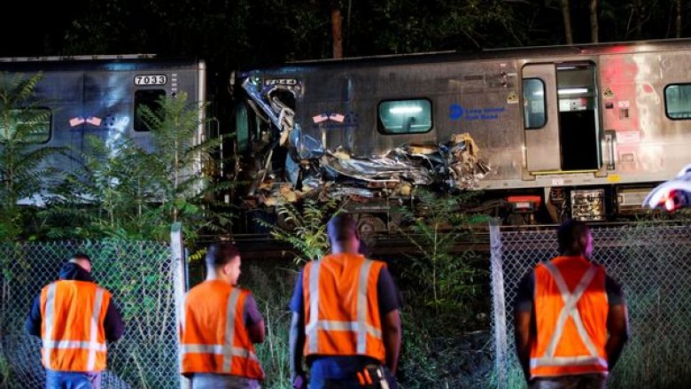 Treni del nga binarët në afërsi të New Yorkut, dhjetëra të plagosur  (Video)