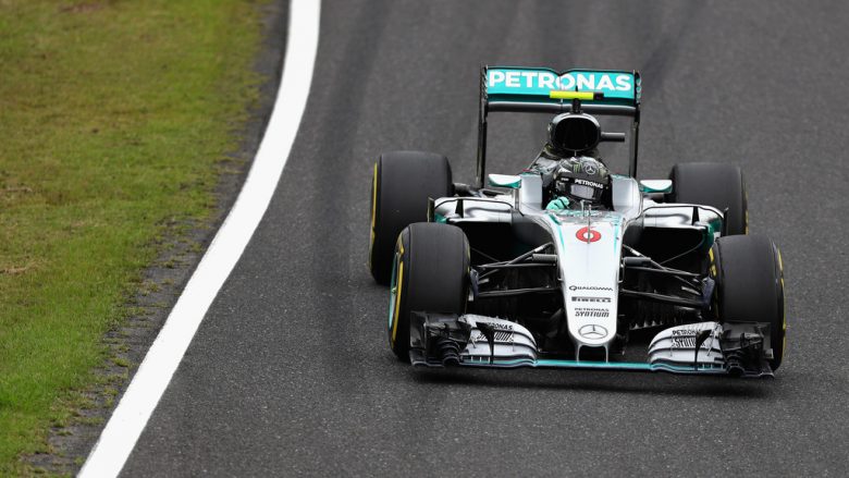 Një hap më afër titullit, Rosberg triumfon në Japoni
