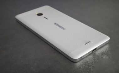 Nokia 8 sërish pozon para kamerës