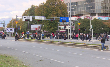 Punëtorët e firmës së falimentuar bllokojnë Gjykatën Themelore të Shkupit