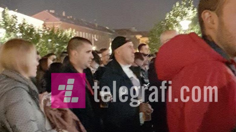 Haradinaj ndjek ndeshjen Kosovë-Kroaci së bashku me qytetarët në sheshin ‘Skënderbeu’ (Foto)