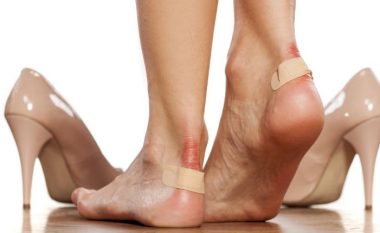 Si t’i gjeni takat e përsosura që nuk iu shkaktojnë dhimbje në këmbë?