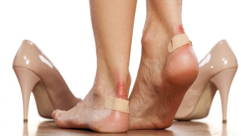 Si t’i gjeni takat e përsosura që nuk iu shkaktojnë dhimbje në këmbë?