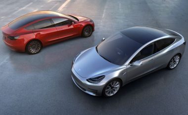 Tesla shtyn datën e lansimit të Model 3 (Foto)