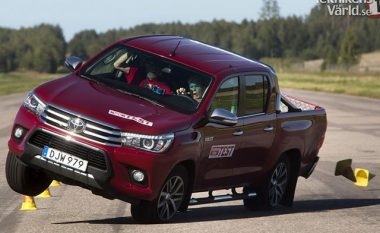Toyota i ri nuk ia të kryejë manovrat – edhe pse me shpejtësi të ulët (Video)
