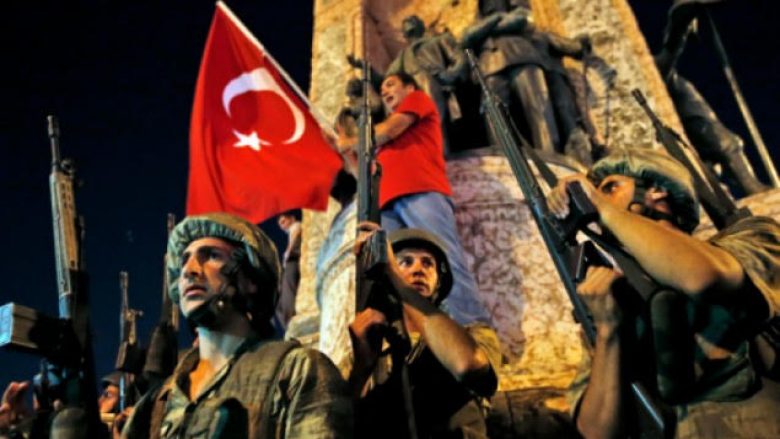 Turqia shpall festë zyrtare ditën e tentimit për grusht shtet