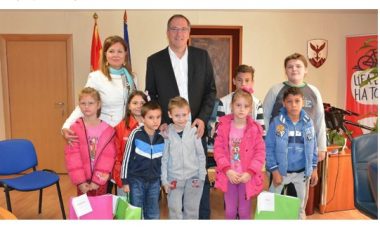 Komuna qendër e Bashkisë së Shkupit ndihmon nxënësit me nevoja sociale