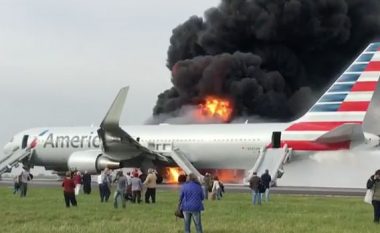 Aeroplani u përfshi nga flakët, shihni tmerrin që përjetuan pasagjerët (Video)