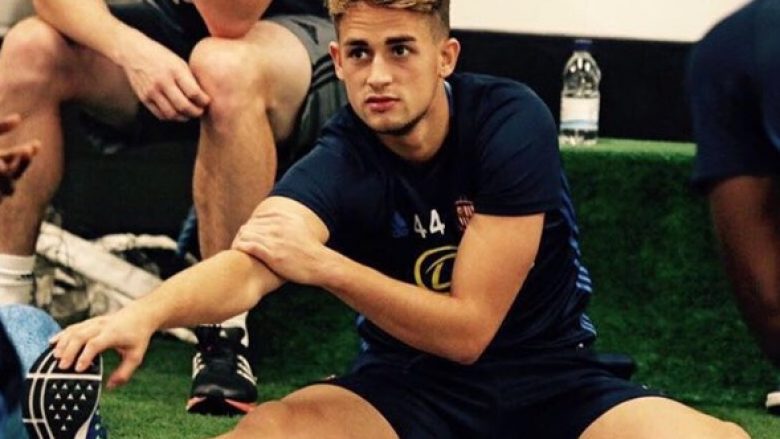 Adnan Januzaj si reper, stërvitet me kapele në kokë (Video)